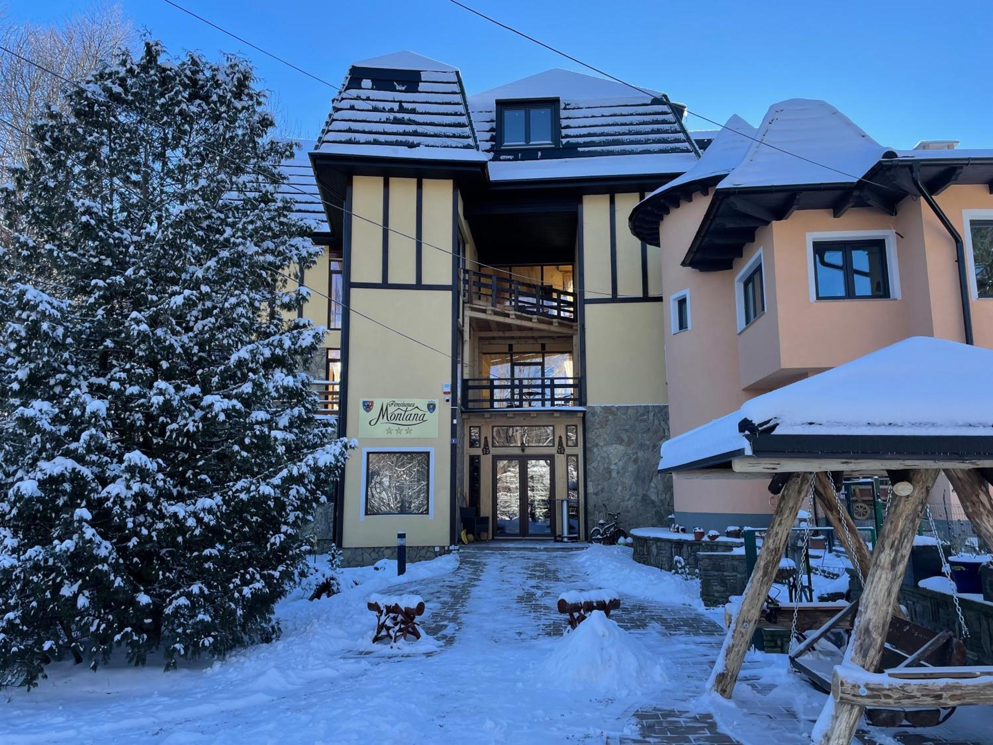 Montana Hotel Sucevita Eksteriør billede